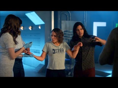 El equipo Flash hace pruebas en Nora/XS - Barry, Iris, Caitlin, Cisco... - THE FLASH 5X01.