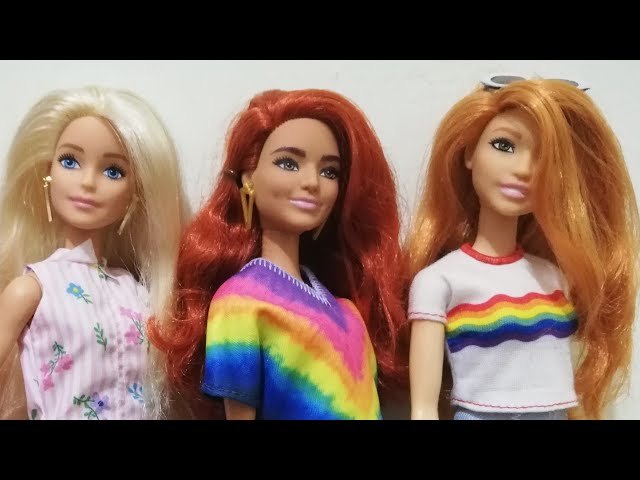 Vídeo relacionado con Barbie Muñeca Fashionistas n.244 con Pelo marrón con mechas moradas, Top Floral Morado y Falda a Juego con Accesorios como Diadema y Sandalias, JJN57