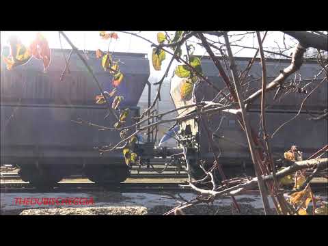 LA PARTENZA DEL MINUETTO D. VISTO TRA 2 VAGONI MERCI. ROBILANTE (CN) DOM. 29 - 12 - 2019