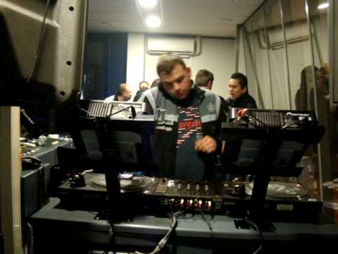 DJ Attic VS The Beast @ Fresh FM 06-01-2010 www.djthebeast.com