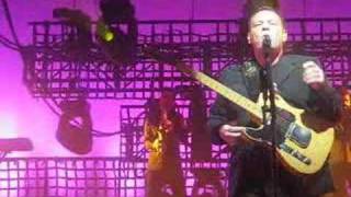 UB40 - Who you fighting for (Live at the RDS 26/11/07)