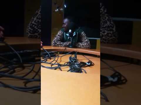 BAY-G muri studio za Contact fm