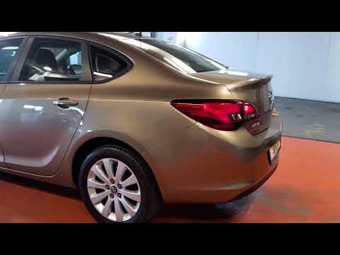 Opel Astra 2014 - Image 2