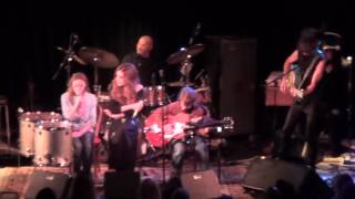 Lisa Marie Presley duets Storm & Grace with Nicole and Scotty LIVE