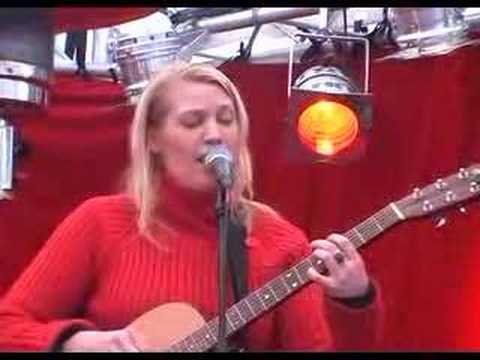 Live performance by Swedish Josefina Sanner, Vällingby City