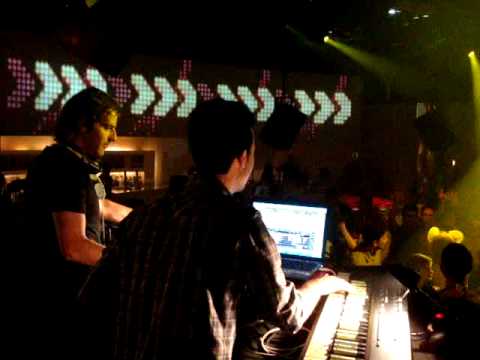 Ricardo Gouveia ft Michael Teixeira - FIRE ON THE DANCEFLOOR - VESPAS CLUBE