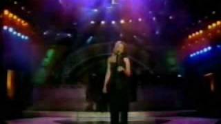 monica naranjo llorando bajo la lluvia live en hoy con daniela