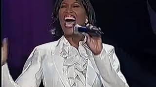 Yolanda Adams Sings "Thank You" On The Stellar Awards (2002)
