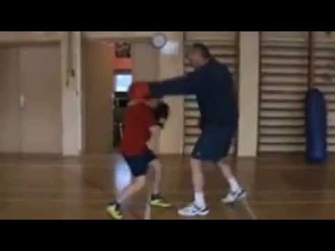 BARTEK ROŚKOWICZ chwile z treningu bokserskiego  Tarcza z trenerem i  worek