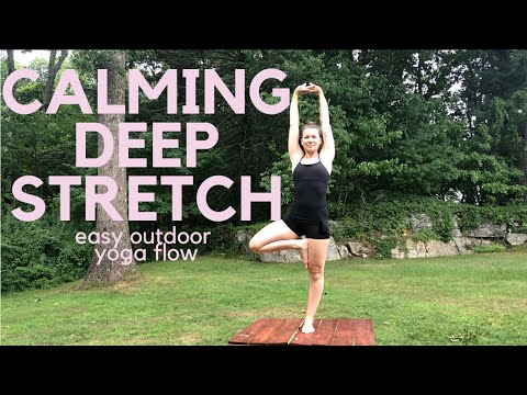 CALMING & GROUNDING EASY YOGA FLOW | Deep Stretch Outdoor Summer Yoga | Tina's Yoga Room