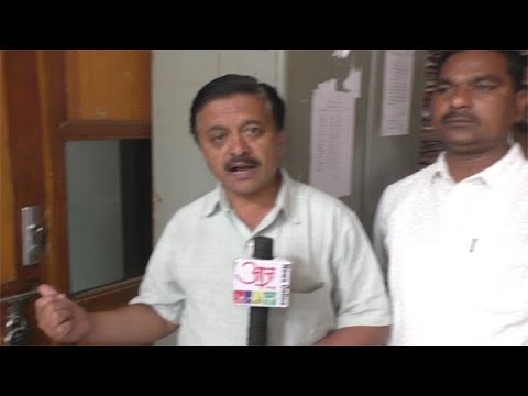 कुलूप अजूनही तसेच, स्वच्छतेचे काय होणार?