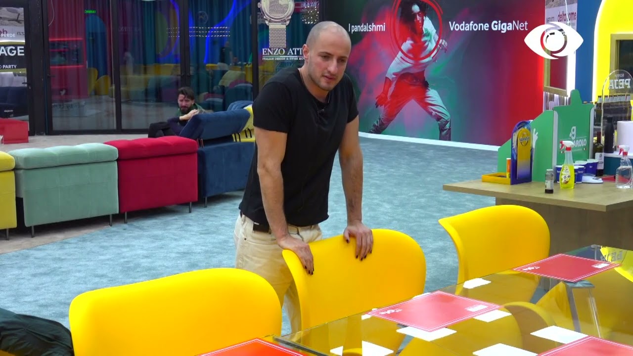 Kristi bisedon me Armaldon: Kurba juaj është në rënie