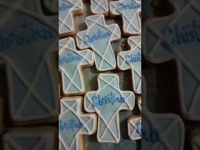 Vídeo relacionado con Juego de 5 cortadores de galletas de Pascua para comunión y bautizo, hechos en los Estados Unidos por Ann Clark, cáliz, pez de Jesús, cruz sagrada, paloma, cruz elegante