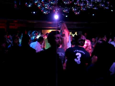 Sharon May Linn performing "Show Me The Way" @ LED Club, S.Domingo