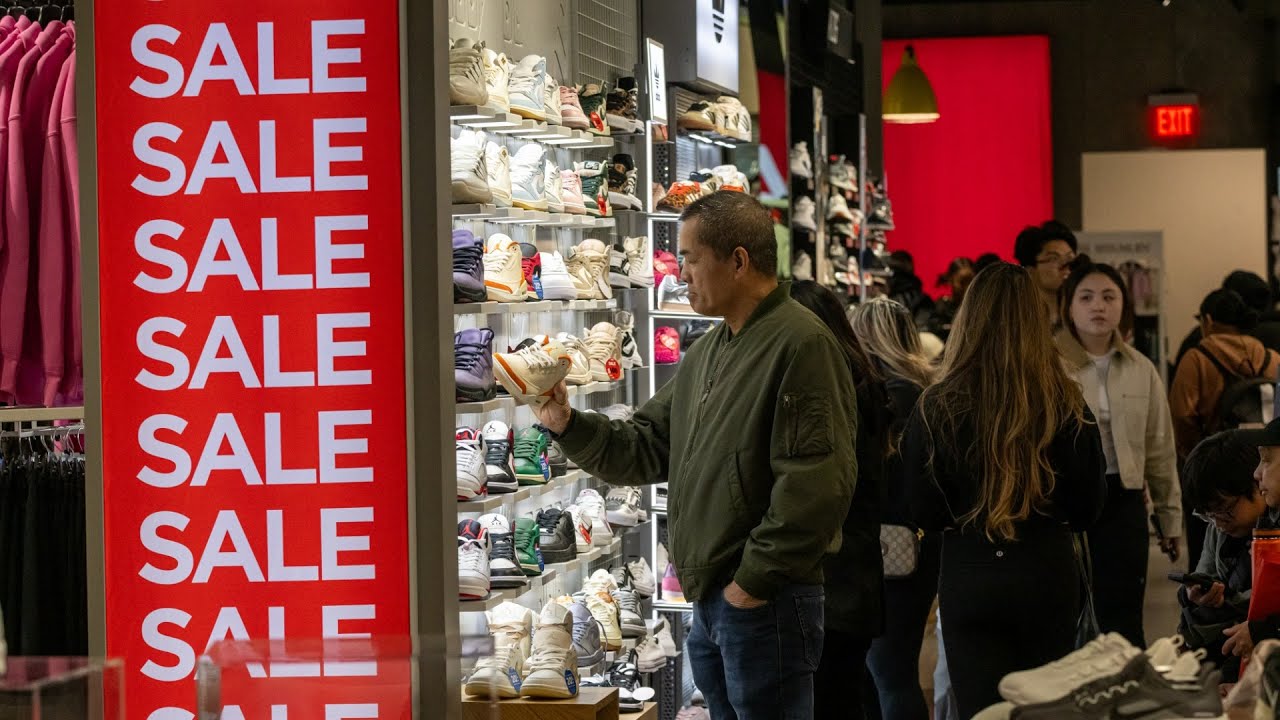 US Consumer Confidence Rises, Inflation Still a Worry