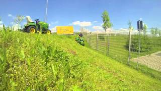 preview picture of video 'John Deere X748 am Hang Teil 2'