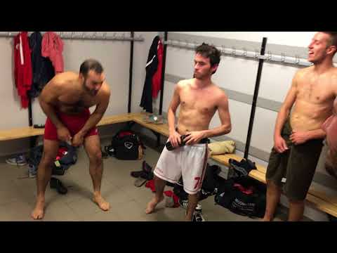 D2 - La joie du vestiaire de BEAUJOLAIS Foot après la victoire contre l'AS SAINT-MARTIN en HAUT