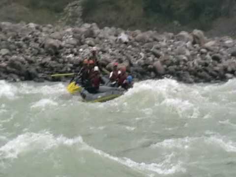 Dangerous Rafting in Grade 4 rapid - Roller coaster, Shivpuri to Rishikesh