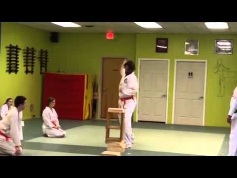 Taekwondo board breaking