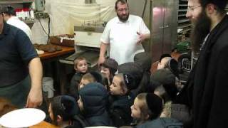 ילדי גן חובה מבקרים במאפיית וייס