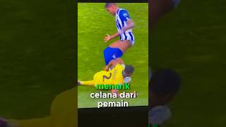 Download lagu Kejadian Lucu dan Langka Dumfries Menarik Celana Pemain Porto 🤣 #MomentLucuSepakBola #FootballFunny mp3