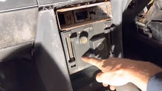 Mercedes R107 SL: Demontaż i renowacja konsoli centralnej