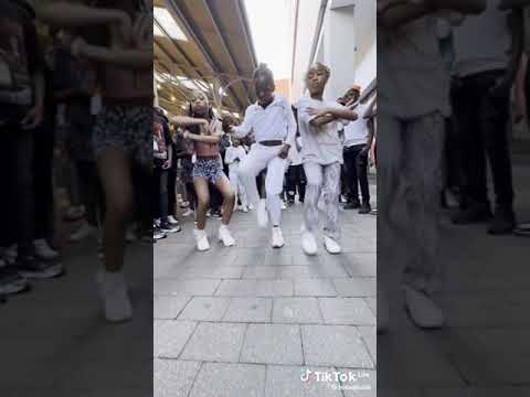 dudurea and anele dancing tom London ❤️❤️