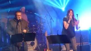 Paul Heaton & Jacqui Abbott - I Don't See Them - Live @ Colne Muni - 28-10-2015