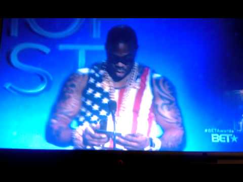 Nicki minaj Wins best female hip hop artist award