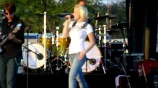 Rocks Instead of Rice Kellie Pickler 7-25-08