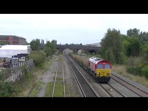 DB Schenker 66001 Engineers Train approaching Burton on Trent