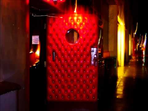 D S - (Back at the Red Door)