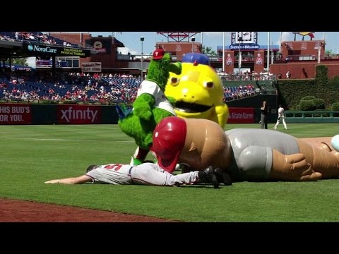 ATL@PHI: Phantics get funky between innings