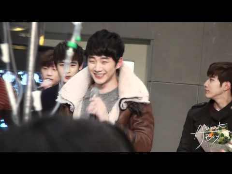 [FANCAM] 111227 JUNHO Samsung Medical Center - Highlights