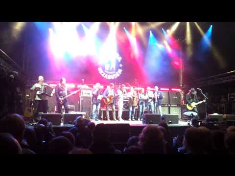 Lucie - Karel Kryl - Tak vás tu máme 22.10.2013 Staroměstské náměstí