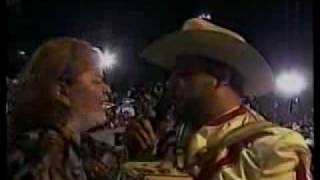 TUS MENTIRAS - PESADO (EN VIVO)