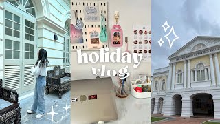 holiday vlog 🎧🧋🍨 | desk makeover, museum trip, getting ready