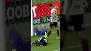 FÁBIO FAZ UMA BELA DEFESA EM REMO X FLUMINENSE | #shorts | ge.globo