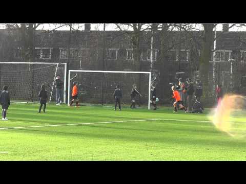 10 dec 2011 DHSC E2 - VV De Meern E6 com 0-8, Doelpunt Dean, assist Koen