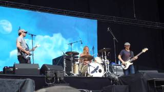 Rock Werchter 2010: Taylor Hawkins & the Coattail Riders - Hole In My Shoe