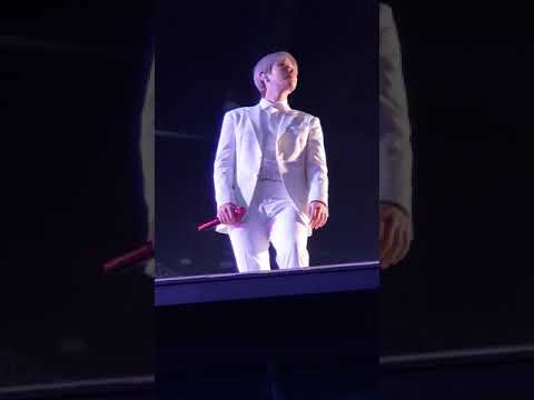 180602 The ElyXiOn in Hong Kong - Walk on Memories Baekhyun focused
