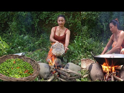 Delicious giant turtle soup with 500 fresh peppers