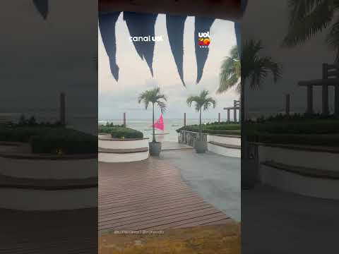 Turista visita “Casa do Shrek” localizada em Porto de Galinhas (PE)