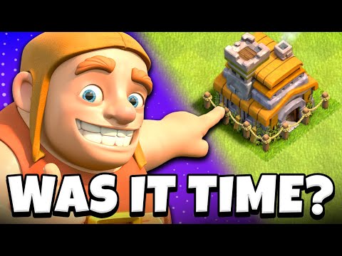 When SHOULD you Upgrade your Town Hall? (Clash of Clans)