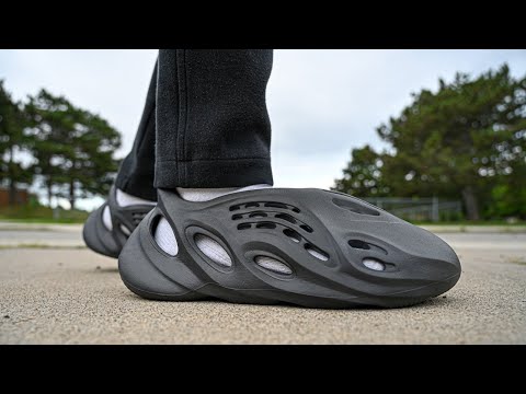 OVERRATED OR OVER HATED?!? | YEEZY FOAM RUNNER "ONYX" | Review + On-Foot | Toilet Reviewz
