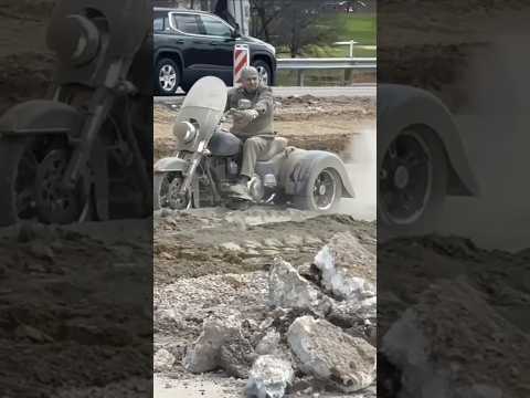 Trike rider takes a wrong turn #dirtyboy #harley #GOBBLESS