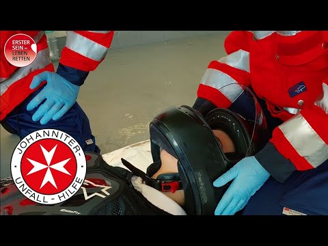First aid: How do you remove a motorcycle helmet?