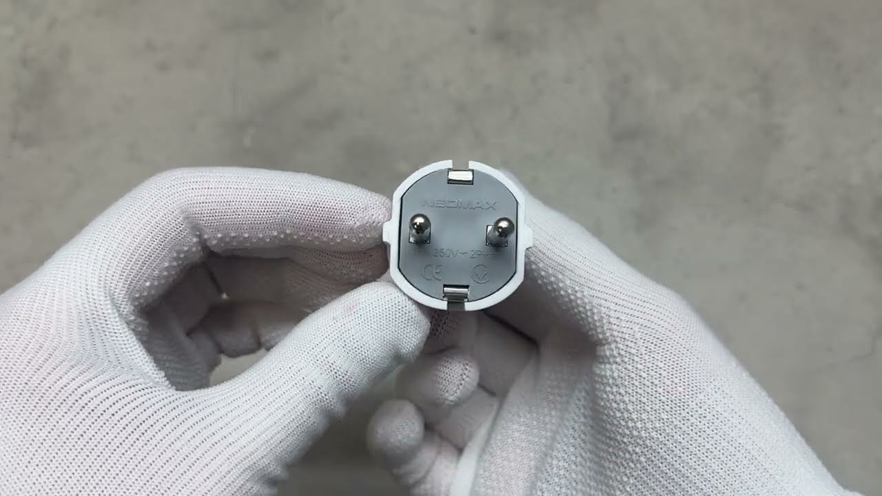 Вилка штепсельная прямая с заземлением NX1000 NEOMAX белая