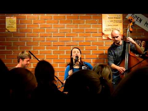 Klára Veselá - OPEN MIC  BRNO - Černobílá