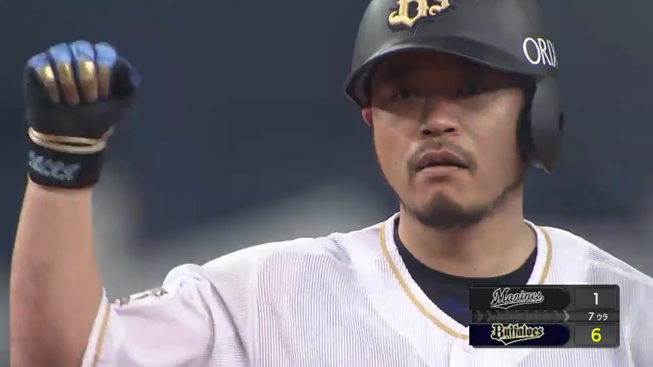 2死満塁でオリックス・小谷野栄一が走者一掃のタイムリーを放つ